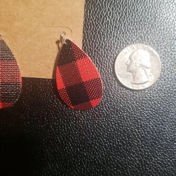 BUFFALO PLAID FAUX LEATHER EARRINGS - Picture 3 of 5